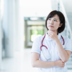 医療安全の視点からプラセンタ自己注射のリスクを考える助産師の記事アイキャッチ